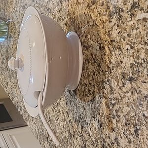 SLAH Gallery Collection Soup Tureen, Lid & Ladle